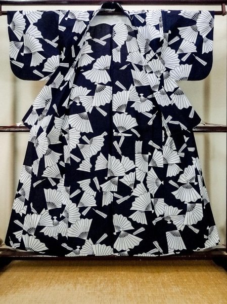 Photo2: P0616Y Vintage Japanese kimono Indigo Blue YUKATA summer(made in Japan) for women / Cotton. Folding fan (Grade C) (2)