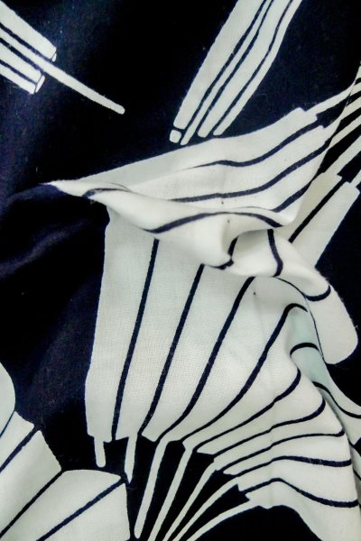 Photo11: P0616Y Vintage Japanese kimono Indigo Blue YUKATA summer(made in Japan) for women / Cotton. Folding fan (Grade C) (11)