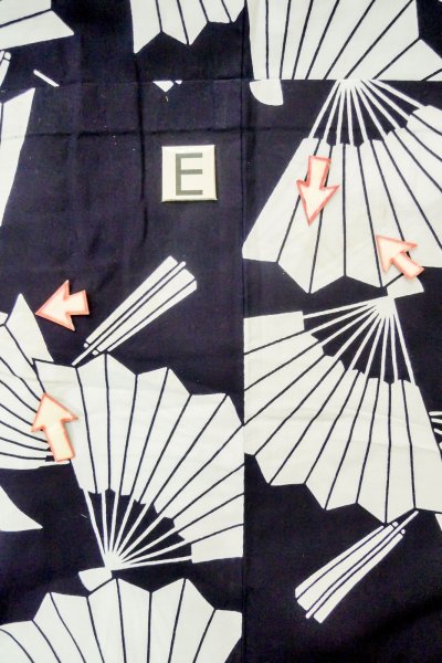 Photo17: P0616Y Vintage Japanese kimono Indigo Blue YUKATA summer(made in Japan) for women / Cotton. Folding fan (Grade C) (17)