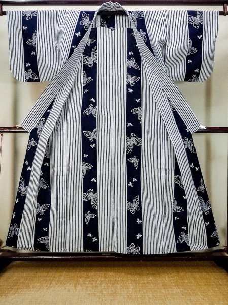 Photo2: P0616Z Vintage Japanese kimono Indigo Blue YUKATA summer(made in Japan) for women / Cotton. Butterfly (Grade B) (2)