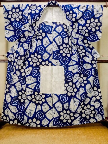 Photo2: P0617A Vintage Japanese kimono Indigo Blue YUKATA summer(made in Japan) for women / Cotton. Flower, Sunflower pattern (Grade C) (2)