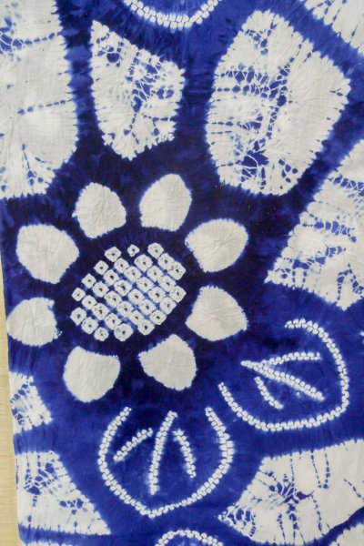Photo4: P0617A Vintage Japanese kimono Indigo Blue YUKATA summer(made in Japan) for women / Cotton. Flower, Sunflower pattern (Grade C) (4)