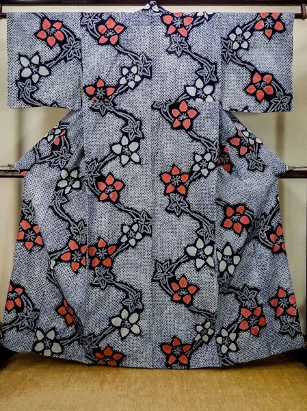 Photo1: P0617B Vintage Japanese kimono Indigo Blue YUKATA summer(made in Japan) for women / Cotton. Flower (Grade C) (1)
