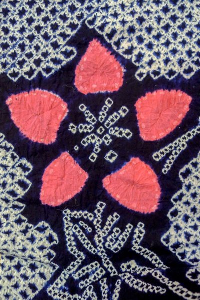 Photo7: P0617B Vintage Japanese kimono Indigo Blue YUKATA summer(made in Japan) for women / Cotton. Flower (Grade C) (7)