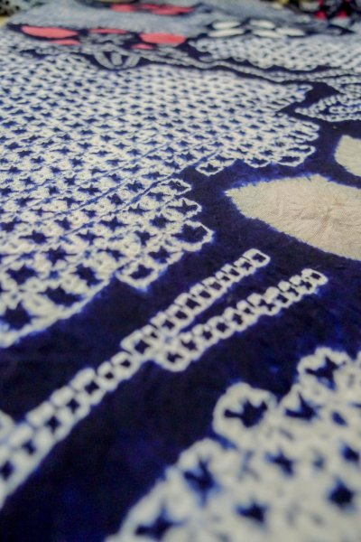 Photo9: P0617B Vintage Japanese kimono Indigo Blue YUKATA summer(made in Japan) for women / Cotton. Flower (Grade C) (9)