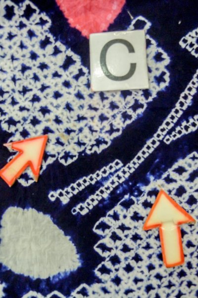 Photo13: P0617B Vintage Japanese kimono Indigo Blue YUKATA summer(made in Japan) for women / Cotton. Flower (Grade C) (13)