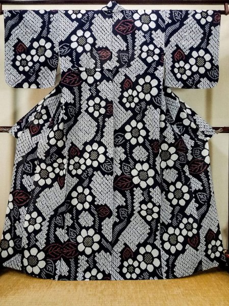 Photo1: P0617C Vintage Japanese kimono Indigo Blue YUKATA summer(made in Japan) for women / Cotton. Flower (Grade C) (1)