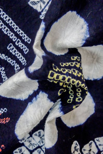 Photo11: P0617C Vintage Japanese kimono Indigo Blue YUKATA summer(made in Japan) for women / Cotton. Flower (Grade C) (11)