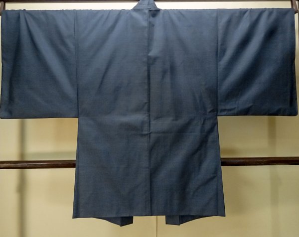 Photo2: P0708D Vintage Japanese kimono Indigo Blue OSHIMA-TSUMUGI for men / Silk. Tortoise-shell pattern(Hexagonal pattern) (Grade B) (2)