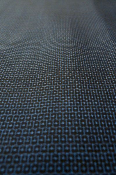 Photo9: P0708D Vintage Japanese kimono Indigo Blue OSHIMA-TSUMUGI for men / Silk. Tortoise-shell pattern(Hexagonal pattern) (Grade B) (9)
