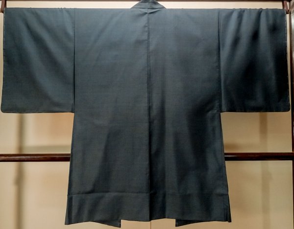 Photo2: Mint P0708E Vintage Japanese kimono Indigo Blue OSHIMA-TSUMUGI for men / Silk. Tortoise-shell pattern(Hexagonal pattern) (Grade A) (2)