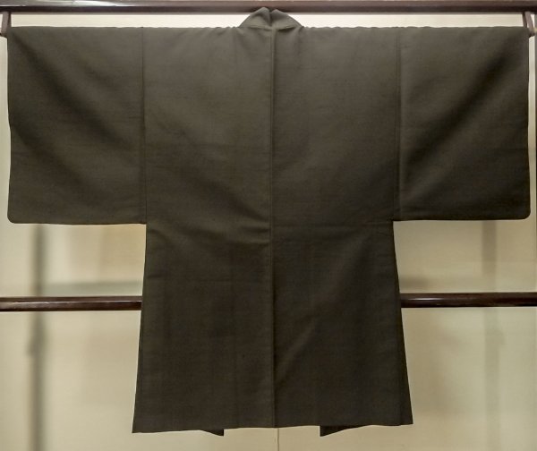 Photo2: P0708J Vintage Japanese kimono Dark Brown Men's Haori for men / Silk. (Grade B) (2)