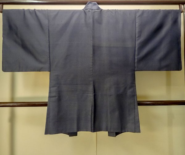 Photo2: Mint P0708L Vintage Japanese kimono Dark Navy Blue Men's Haori for men / Silk. Geometrical pattern (Grade A) (2)