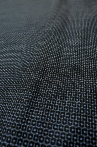 Photo8: P0708M Vintage Japanese kimono Dark Navy Blue OSHIMA-TSUMUGI for men / Silk. Tortoise-shell pattern(Hexagonal pattern) (Grade A) (8)