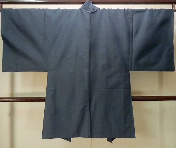 Photo2: Mint P0708O Vintage Japanese kimono Dark Indigo Blue OSHIMA-TSUMUGI for men / Silk. Geometrical pattern (Grade B) (2)