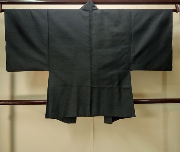 Photo2: Mint P0708P Vintage Japanese kimono Dark Navy Blue OSHIMA-TSUMUGI for men / Silk. Geometrical pattern (Grade B) (2)