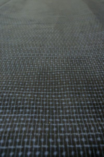 Photo9: Mint P0708P Vintage Japanese kimono Dark Navy Blue OSHIMA-TSUMUGI for men / Silk. Geometrical pattern (Grade B) (9)