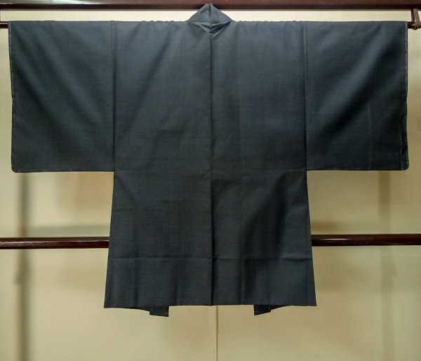 Photo2: P0708Q Vintage Japanese kimono Dark Navy Blue Men's Haori for men / Silk. Tortoise-shell pattern(Hexagonal pattern) (Grade B) (2)