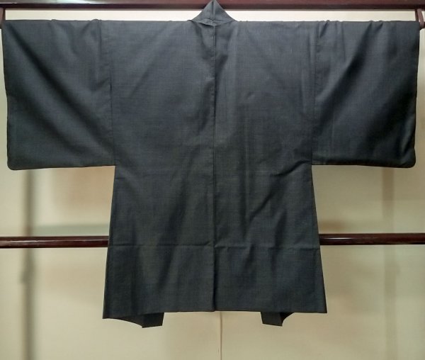 Photo2: Mint P0708S Vintage Japanese kimono Dark Navy Blue OSHIMA-TSUMUGI for men / Silk. Tortoise-shell pattern(Hexagonal pattern) (Grade A) (2)