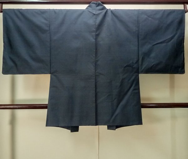 Photo2: P0708U Vintage Japanese kimono Dark Navy Blue OSHIMA-TSUMUGI for men / Silk. Tortoise-shell pattern(Hexagonal pattern) (Grade A) (2)