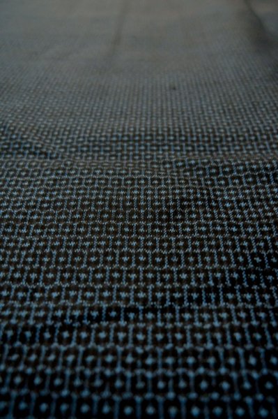 Photo8: P0708U Vintage Japanese kimono Dark Navy Blue OSHIMA-TSUMUGI for men / Silk. Tortoise-shell pattern(Hexagonal pattern) (Grade A) (8)