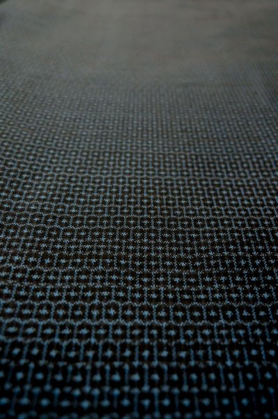 Photo9: P0708U Vintage Japanese kimono Dark Navy Blue OSHIMA-TSUMUGI for men / Silk. Tortoise-shell pattern(Hexagonal pattern) (Grade A) (9)