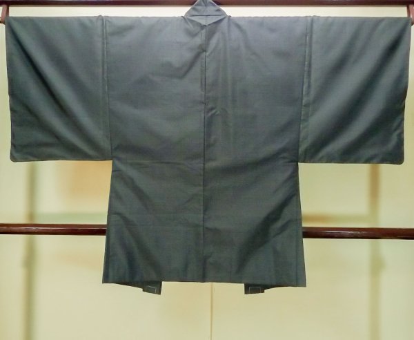 Photo2: Mint P0709A Vintage Japanese kimono Dark Navy Blue OSHIMA-TSUMUGI for men / Silk. Tortoise-shell pattern(Hexagonal pattern) (Grade A+) (2)