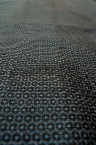 Photo8: Mint P0709A Vintage Japanese kimono Dark Navy Blue OSHIMA-TSUMUGI for men / Silk. Tortoise-shell pattern(Hexagonal pattern) (Grade A+) (8)