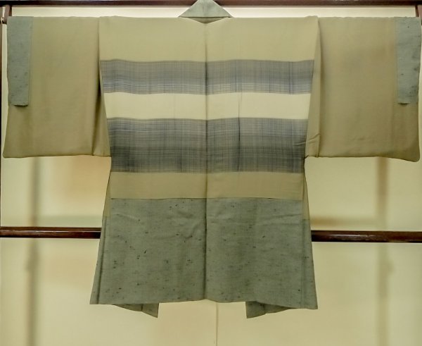 Photo3: P0709C Vintage Japanese kimono Dark Greenish Gray Men's Haori for men / Silk. (Grade A) (3)
