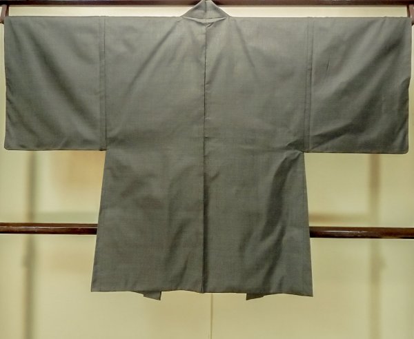 Photo2: Mint P0709D Vintage Japanese kimono Dark Brown OSHIMA-TSUMUGI for men / Silk. Tortoise-shell pattern(Hexagonal pattern) (Grade A) (2)
