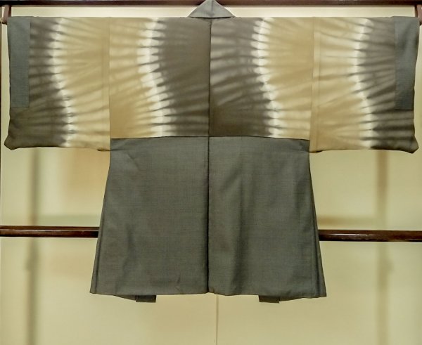 Photo3: Mint P0709D Vintage Japanese kimono Dark Brown OSHIMA-TSUMUGI for men / Silk. Tortoise-shell pattern(Hexagonal pattern) (Grade A) (3)