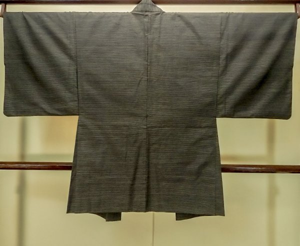 Photo2: P0709E Vintage Japanese kimono Dark Brown Men's Haori for men / Silk. Dot (Grade B) (2)