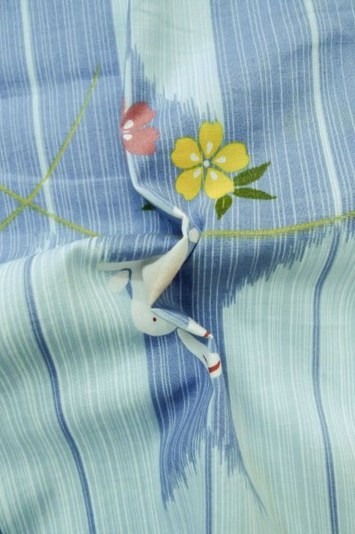 Photo12: P0722B Used Japanese kimono Light Blue YUKATA summer(made in Other than Japan) for women / Cotton. Flower, Rabbit, allow feather pattern (Grade D) (12)