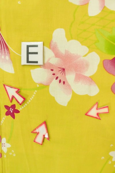 Photo19: P0722C Used Japanese kimono Yellow YUKATA summer(made in Other than Japan) for women / Cotton. Flower (Grade B) (19)