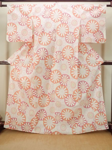 Photo2: P0722D Used Japanese kimono Light Off White YUKATA summer(made in Other than Japan) for women / Cotton. Flower (Grade A) (2)