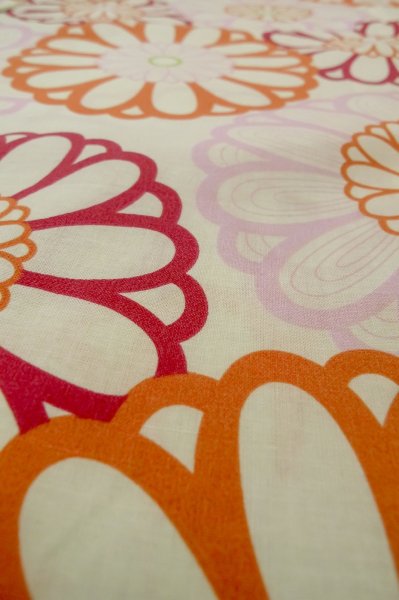 Photo9: P0722D Used Japanese kimono Light Off White YUKATA summer(made in Other than Japan) for women / Cotton. Flower (Grade A) (9)