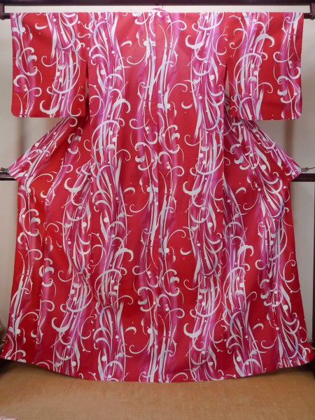 Photo2: P0722E Used Japanese kimono Vivid Red YUKATA summer(made in Other than Japan) for women / Cotton. Abstract pattern (Grade B) (2)