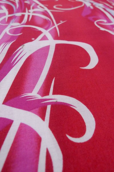 Photo9: P0722E Used Japanese kimono Vivid Red YUKATA summer(made in Other than Japan) for women / Cotton. Abstract pattern (Grade B) (9)