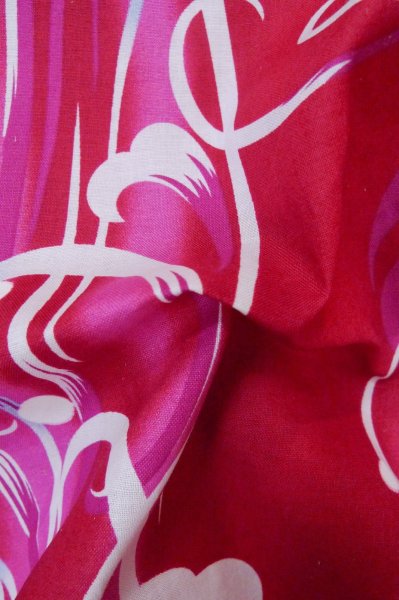 Photo11: P0722E Used Japanese kimono Vivid Red YUKATA summer(made in Other than Japan) for women / Cotton. Abstract pattern (Grade B) (11)