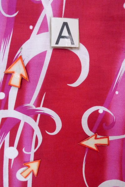 Photo14: P0722E Used Japanese kimono Vivid Red YUKATA summer(made in Other than Japan) for women / Cotton. Abstract pattern (Grade B) (14)