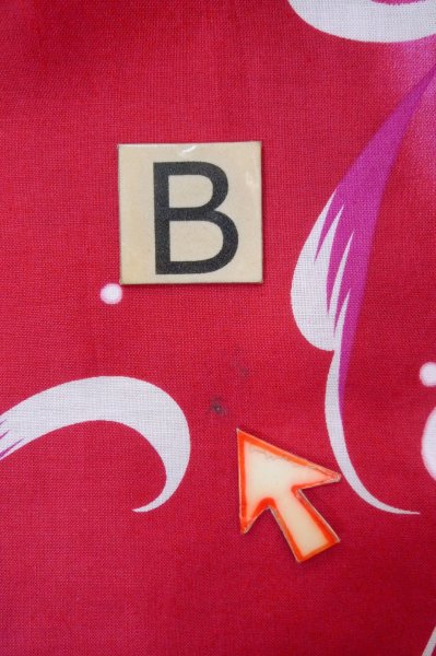Photo15: P0722E Used Japanese kimono Vivid Red YUKATA summer(made in Other than Japan) for women / Cotton. Abstract pattern (Grade B) (15)