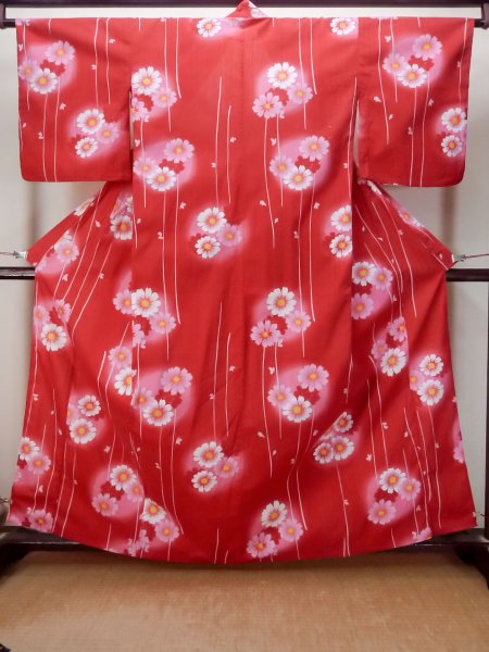 Photo2: P0722G Used Japanese kimono Vivid Red YUKATA summer(made in Other than Japan) for women / Cotton., Cosmos pattern (Grade B) (2)