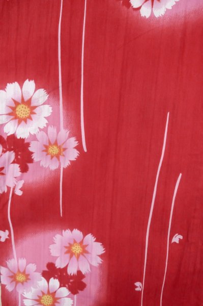Photo4: P0722G Used Japanese kimono Vivid Red YUKATA summer(made in Other than Japan) for women / Cotton., Cosmos pattern (Grade B) (4)