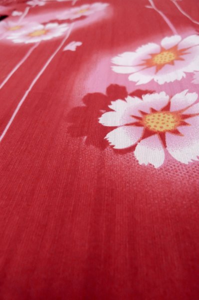 Photo8: P0722G Used Japanese kimono Vivid Red YUKATA summer(made in Other than Japan) for women / Cotton., Cosmos pattern (Grade B) (8)