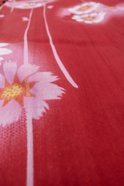 Photo9: P0722G Used Japanese kimono Vivid Red YUKATA summer(made in Other than Japan) for women / Cotton., Cosmos pattern (Grade B) (9)