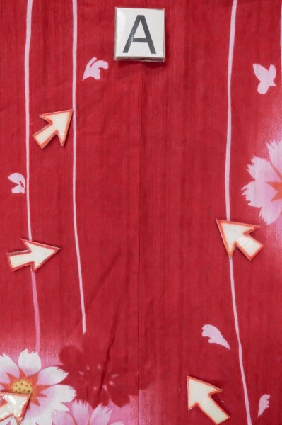Photo14: P0722G Used Japanese kimono Vivid Red YUKATA summer(made in Other than Japan) for women / Cotton., Cosmos pattern (Grade B) (14)