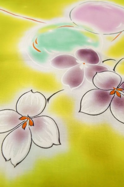 Photo9: P0722I Used Japanese kimono Grayish Yellow YUKATA summer(made in Other than Japan) for women / Cotton. Flower, Soap Bubbles pattern (Grade B) (9)