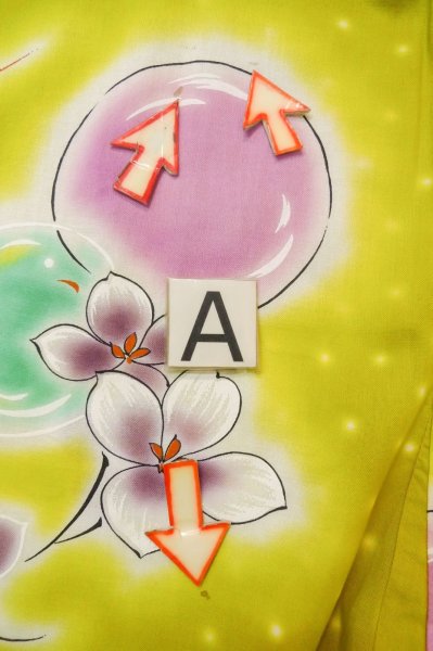 Photo14: P0722I Used Japanese kimono Grayish Yellow YUKATA summer(made in Other than Japan) for women / Cotton. Flower, Soap Bubbles pattern (Grade B) (14)