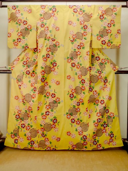 Photo2: P0722J Used Japanese kimono Vivid Yellow YUKATA summer(made in Other than Japan) for women / Cotton. Flower, Morning Glories, Fan Pattern (Grade B) (2)