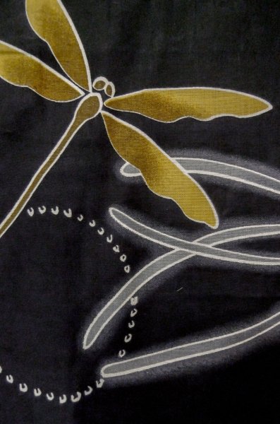 Photo6: P0722K Used Japanese kimono Black YUKATA summer(made in Other than Japan) for women / Cotton. Gradation, Dragonfly pattern (Grade B) (6)